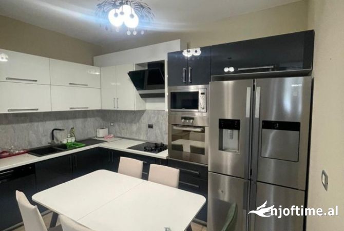 Shtepi me qera 3+1 ne Tirane - 1,200 Euro