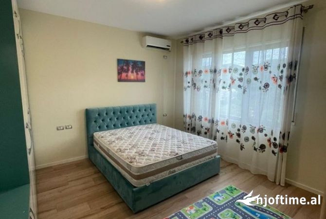 Shtepi me qera Apartament ne Tirane, 3+1, Mobilimi E mobiluar, Pagesa 1,200  Euro.