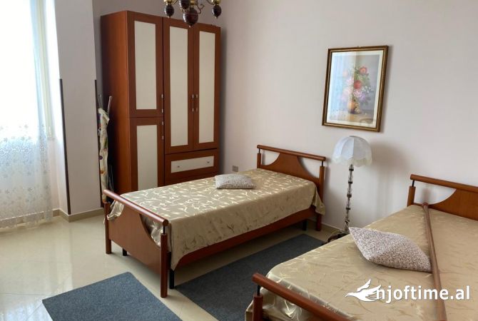 Shtepi me qera Apartament ne Tirane, 2+1, Mobilimi E mobiluar, Pagesa 800  Euro.