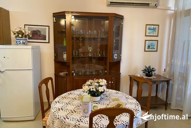 Shtepi me qera Apartament ne Tirane, 2+1, Mobilimi E mobiluar, Pagesa 800  Euro.