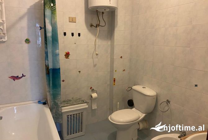 Shtepi me qera Apartament ne Tirane, 2+1, Mobilimi E mobiluar, Pagesa 800  Euro.