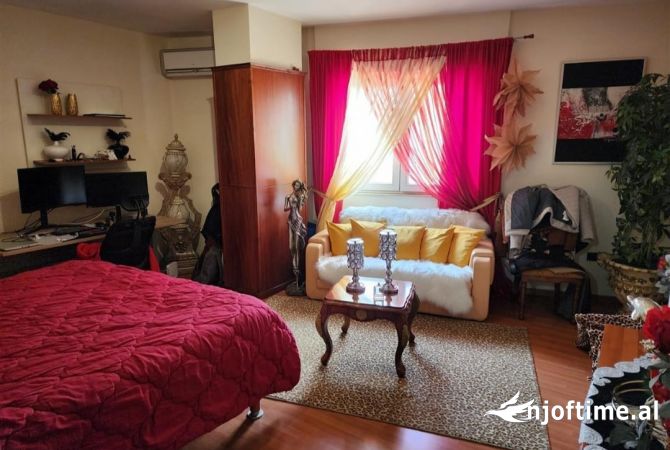 Shtepi ne shitje Apartament ne Tirane, 2+1, Mobilimi E mobiluar, Pagesa 288,000  Euro.