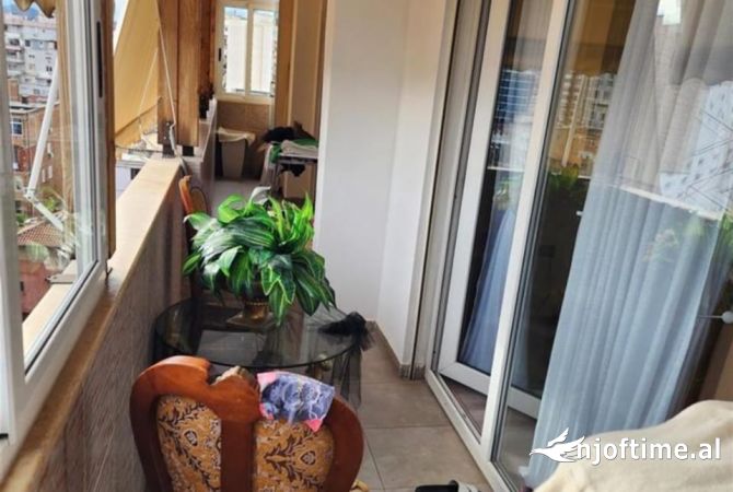 Shtepi ne shitje Apartament ne Tirane, 2+1, Mobilimi E mobiluar, Pagesa 288,000  Euro.