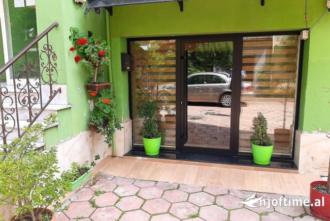 Shitet Dyqan ne Myslym Shyri/ 95,000 Euro