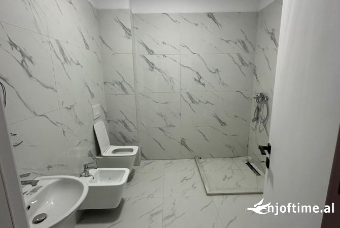 Shtepi me qera Apartament ne Tirane, 2+1, Mobilimi E mobiluar, Pagesa 400  Euro.
