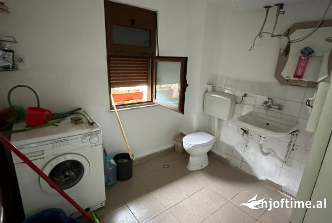 Shtepi me qera Apartament ne Tirane, 1+1, Mobilimi E mobiluar, Pagesa 40,000  Leke.