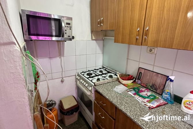 Shtepi me qera Apartament ne Tirane, 1+1, Mobilimi E mobiluar, Pagesa 40,000  Leke.