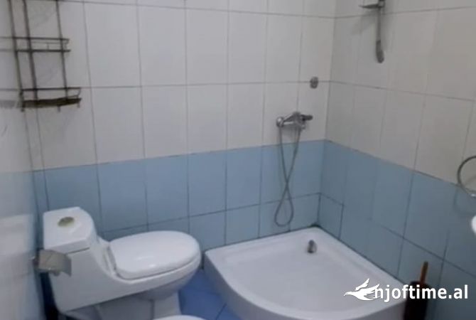 Shtepi me qera Apartament ne Tirane, 2+1, Mobilimi E mobiluar, Pagesa 430  Euro.