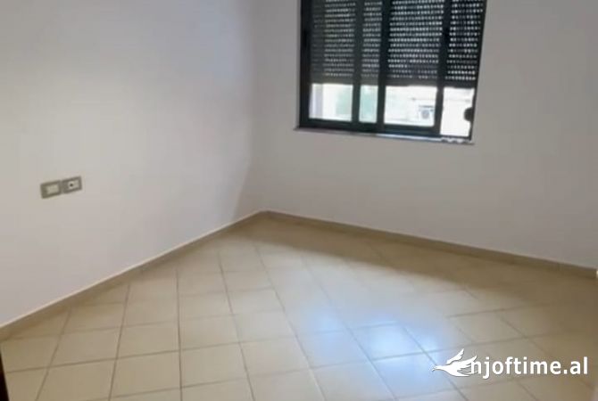 Shtepi me qera 2+1 ne Tirane - 430 Euro