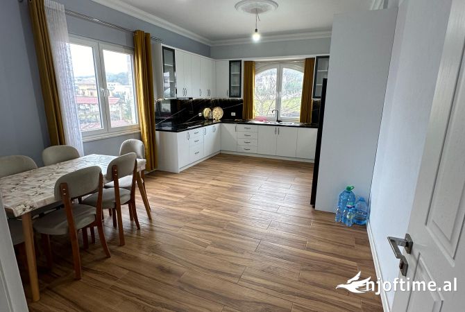 Shtepi me qera 4+1 ne Tirane - 2,000 Euro