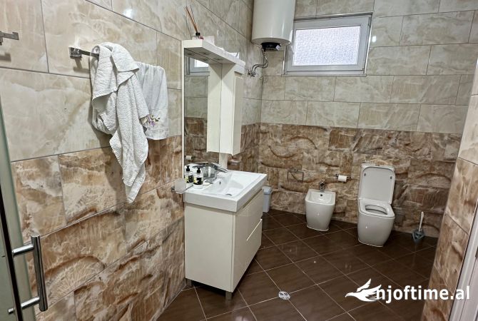 Shtepi me qera 4+1 ne Tirane - 2,000 Euro