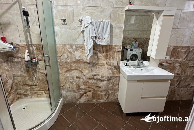 Shtepi me qera Apartament ne Tirane, 4+1, Mobilimi E mobiluar, Pagesa 2,000  Euro.