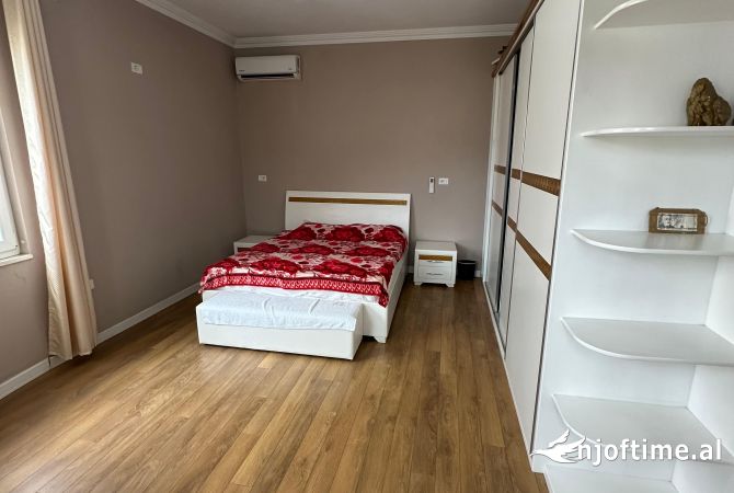 Shtepi me qera Apartament ne Tirane, 4+1, Mobilimi E mobiluar, Pagesa 2,000  Euro.