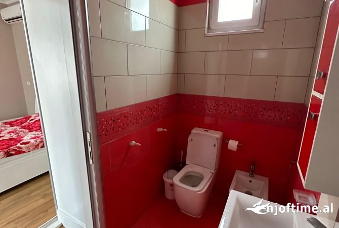 Shtepi me qera Apartament ne Tirane, 4+1, Mobilimi E mobiluar, Pagesa 2,000  Euro.