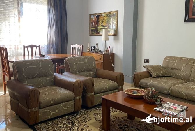 Shtepi me qera Apartament ne Tirane, 2+1, Mobilimi E mobiluar, Pagesa 700  Euro.