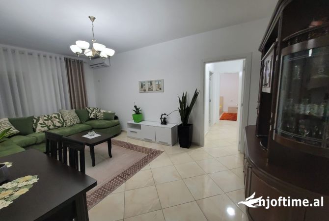 Shtepi me qera Apartament ne Tirane, 2+1, Mobilimi E mobiluar, Pagesa 600  Euro.