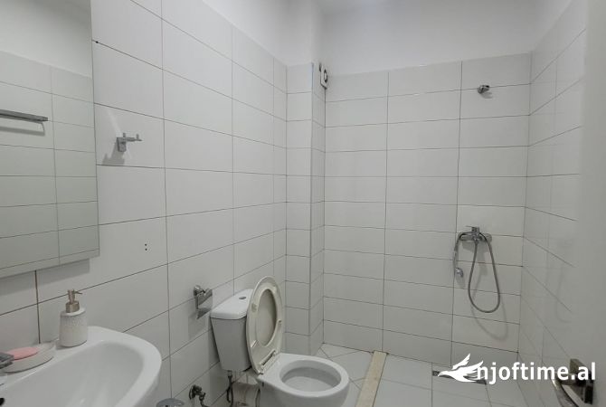 Shtepi me qera Apartament ne Tirane, 2+1, Mobilimi E mobiluar, Pagesa 600  Euro.