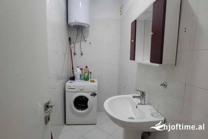 Shtepi me qera Apartament ne Tirane, 2+1, Mobilimi E mobiluar, Pagesa 600  Euro.