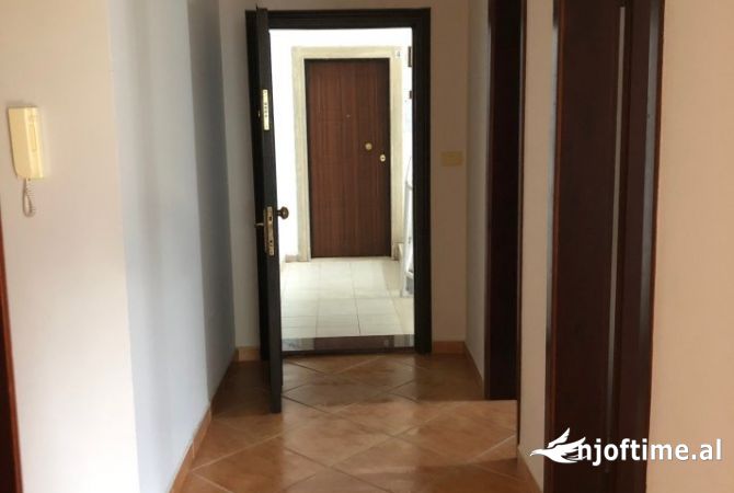 Ambient biznesi me qera 1+1 ne Tirane - 1,900 Euro