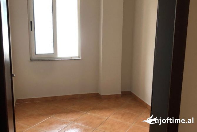Ambient biznesi me qera 1+1 ne Tirane - 1,900 Euro
