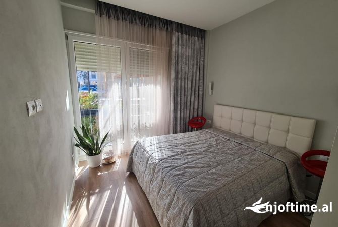Shtepi ne shitje Apartament ne Tirane, 3+1, Mobilimi E mobiluar, Pagesa 430,000  Euro.