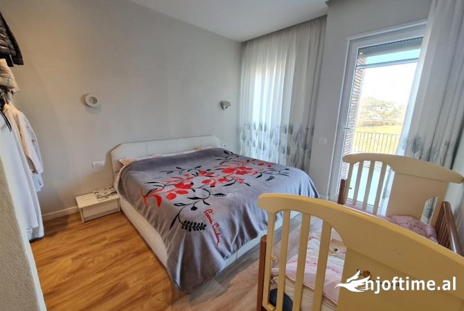 Shtepi ne shitje Apartament ne Tirane, 3+1, Mobilimi E mobiluar, Pagesa 430,000  Euro.