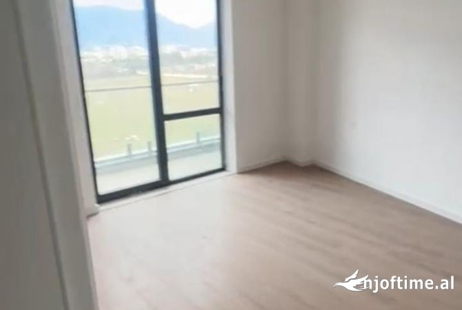 Shtepi me qera Apartament ne Tirane, 3+1, Mobilimi Bosh, pa mobiluar, Pagesa 850  Euro.