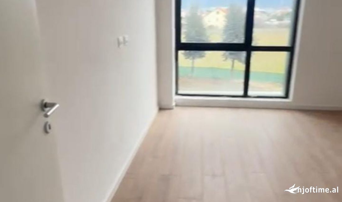 Shtepi me qera Apartament ne Tirane, 3+1, Mobilimi Bosh, pa mobiluar, Pagesa 850  Euro.