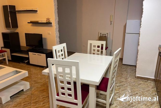 Shtepi me qera 2+1 ne Tirane - 570 Euro