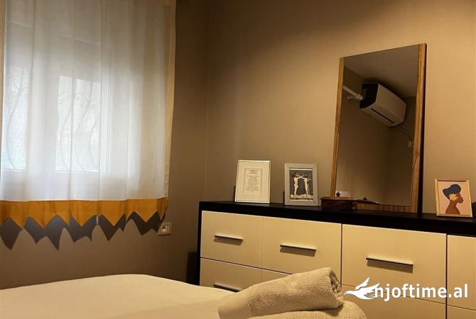 Shtepi me qera Apartament ne Tirane, 1+1, Mobilimi Pjeserisht e mobiluar, Pagesa 650  Euro.