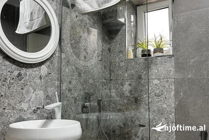 Shtepi me qera Apartament ne Tirane, 1+1, Mobilimi Pjeserisht e mobiluar, Pagesa 650  Euro.