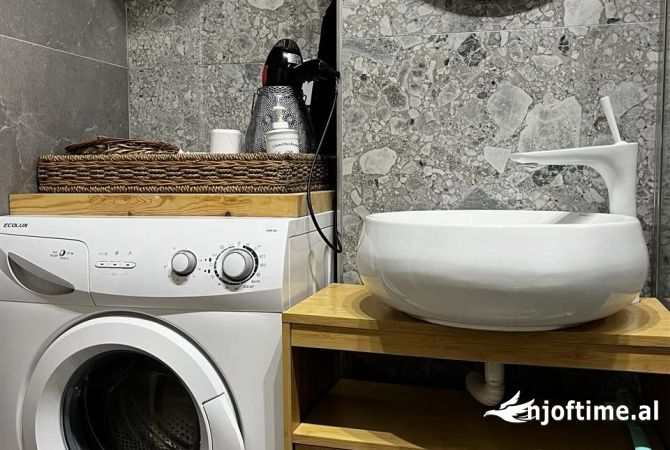 Shtepi me qera Apartament ne Tirane, 1+1, Mobilimi Pjeserisht e mobiluar, Pagesa 650  Euro.