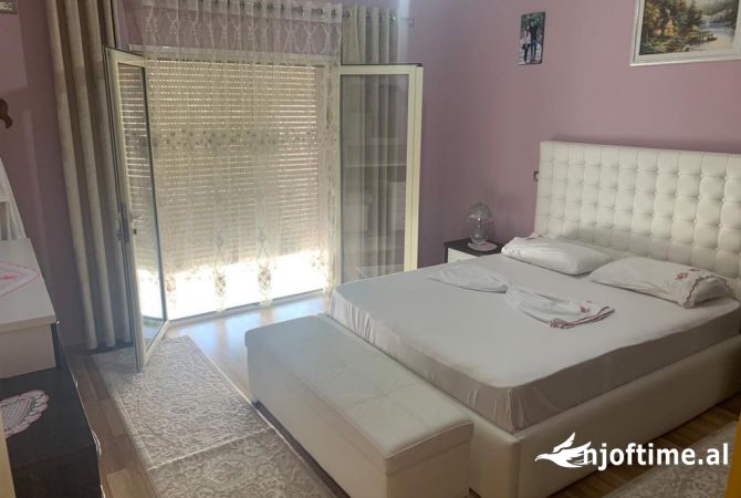 Shtepi me qera Vila Luksoze ne Tirane, 7+1, Mobilimi E mobiluar, Pagesa 4,500  Euro.