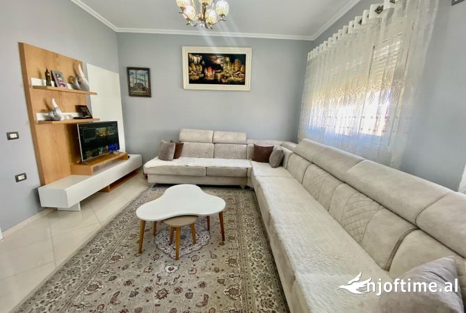 Shtepi me qera 7+1 ne Tirane - 4,500 Euro