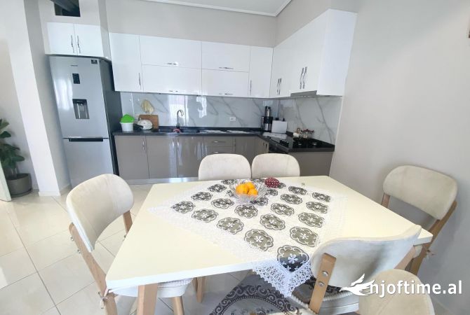 Shtepi me qera Vila Luksoze ne Tirane, 7+1, Mobilimi E mobiluar, Pagesa 4,500  Euro.