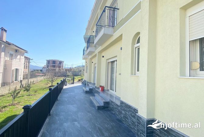 Shtepi me qera Vila Luksoze ne Tirane, 7+1, Mobilimi E mobiluar, Pagesa 4,500  Euro.