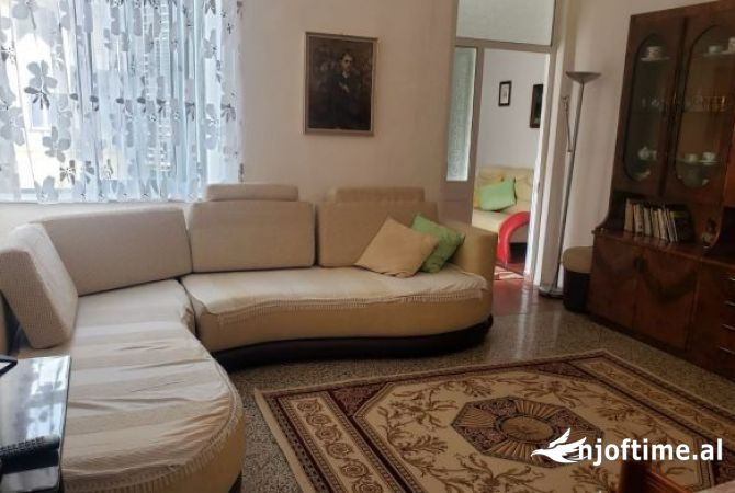 Shtepi me qera 2+1 ne Tirane - 700 Euro