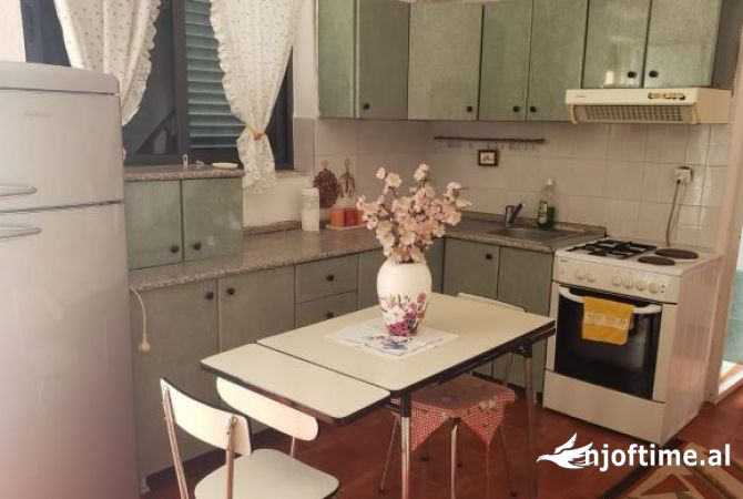Shtepi me qera Apartament ne Tirane, 2+1, Mobilimi E mobiluar, Pagesa 700  Euro.
