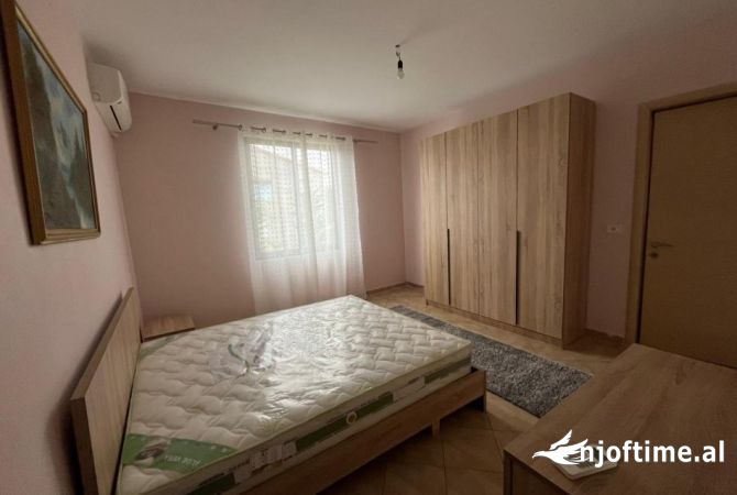 Shtepi me qera 2+1 ne Tirane - 400 Euro