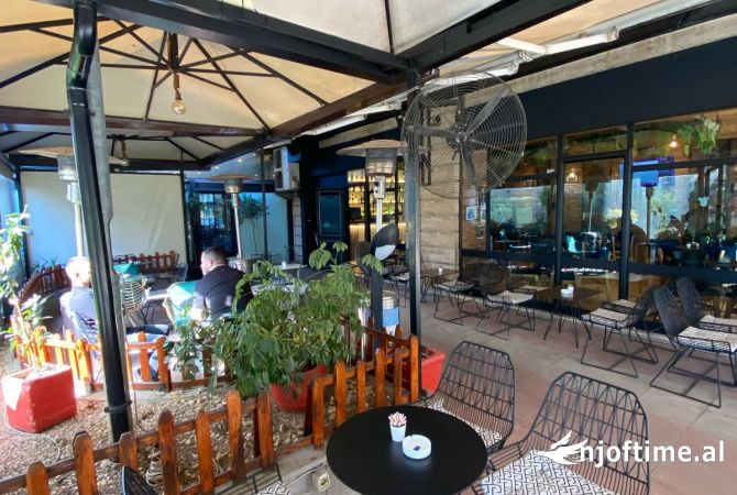 Ambiente Commerciale in Vendita 2+1 a Tirana - 37,000 Euro