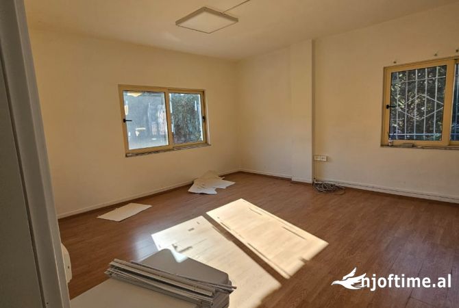 Ambient biznesi me qera 1+1 ne Tirane - 1,500 Euro
