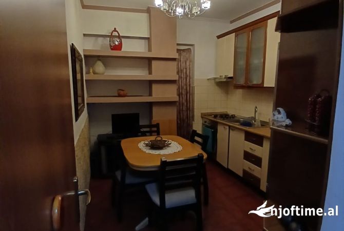 Shtepi me qera 2+1 ne Tirane - 450 Euro