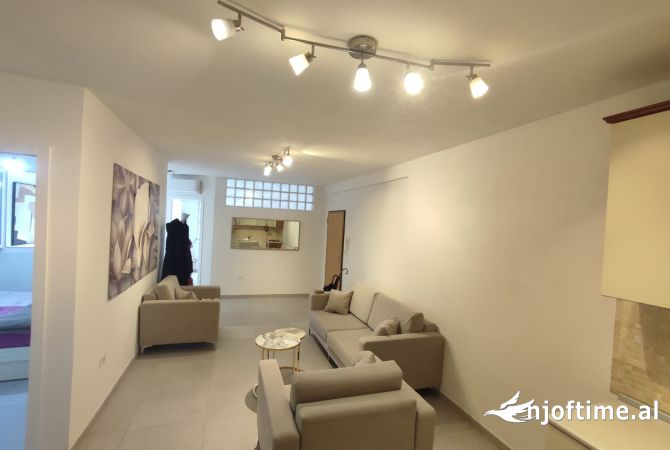 Shtepi me qera Apartament ne Tirane, 2+1, Mobilimi E mobiluar, Pagesa 650  Euro.