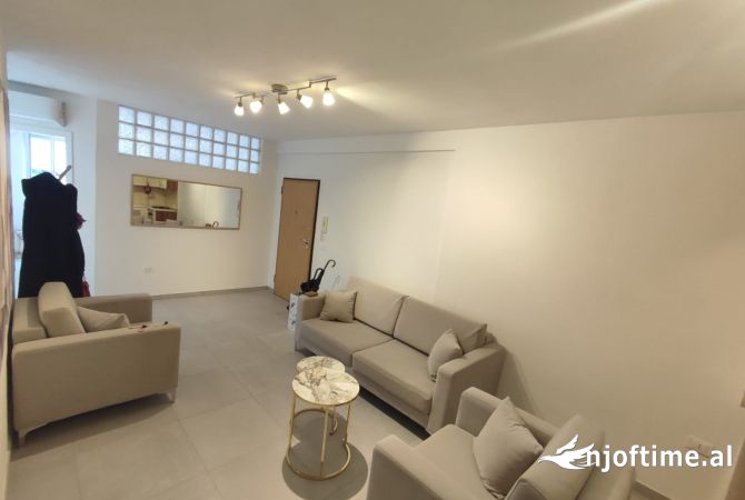 Shtepi me qera Apartament ne Tirane, 2+1, Mobilimi E mobiluar, Pagesa 650  Euro.