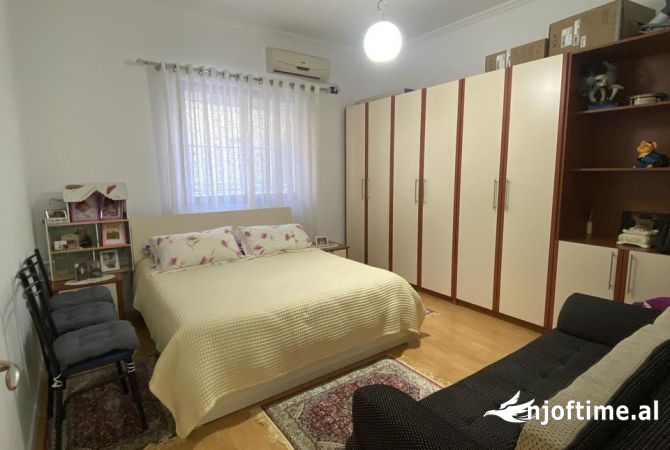 Shtepi ne shitje Vila Luksoze ne Tirane, 4+1, Mobilimi E mobiluar, Pagesa 330,000  Euro.