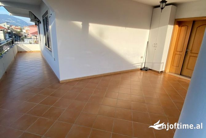 Shtepi ne shitje Vila Luksoze ne Tirane, 4+1, Mobilimi E mobiluar, Pagesa 330,000  Euro.