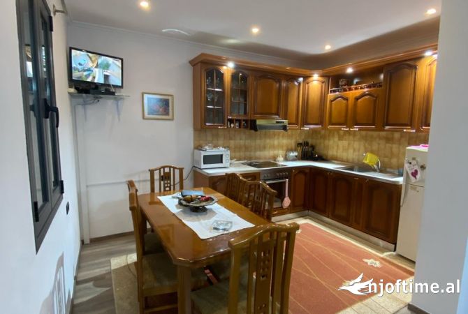 Shtepi ne shitje Vila Luksoze ne Tirane, 4+1, Mobilimi E mobiluar, Pagesa 330,000  Euro.