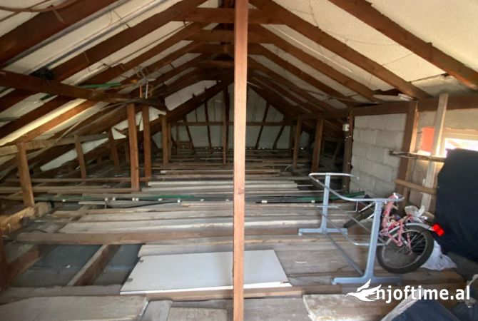 Shtepi ne shitje Vila Luksoze ne Tirane, 4+1, Mobilimi E mobiluar, Pagesa 330,000  Euro.