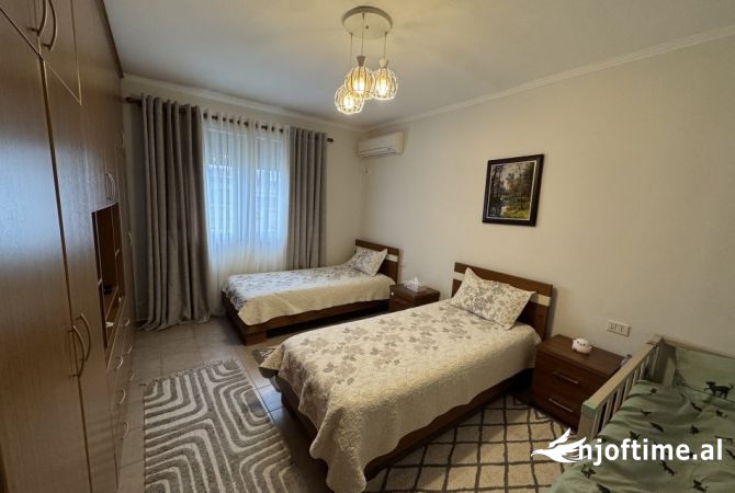 Shtepi ne shitje Apartament ne Tirane, 2+1, Mobilimi E mobiluar, Pagesa 100,000  Euro.