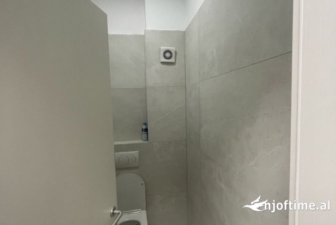 Ambient biznesi me qera 3+1 ne Tirane - 2,000 Euro